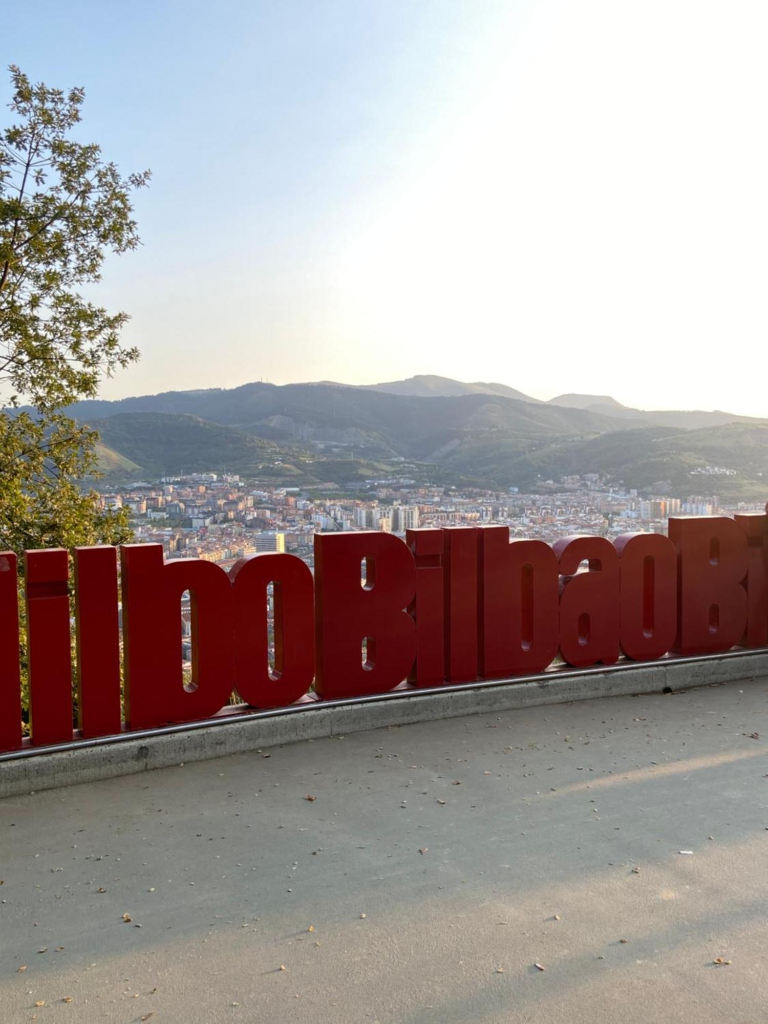 110 M2 Central Apartment In Abando Close To Guggenheim With Parking Bilbao Exterior foto
